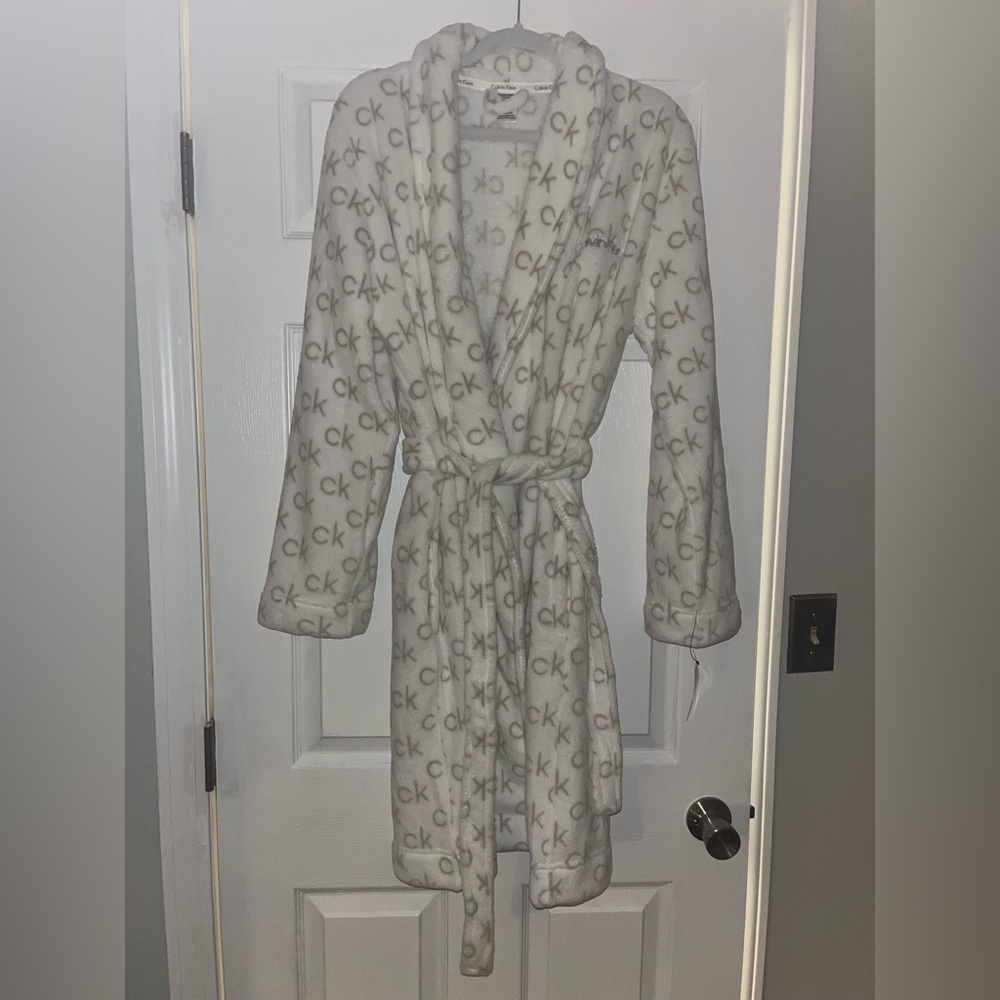 NWT Calvin Klein fleece robe